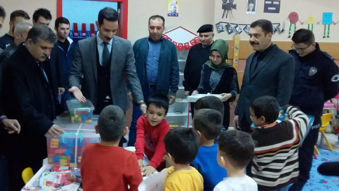 İlçe Kaymakamımız Sayın Mehmet SOYLU´nun İlçemiz Akkeçili İlkokulu ve Akkeçili Ortaokulumuzu Ziyaretleri.