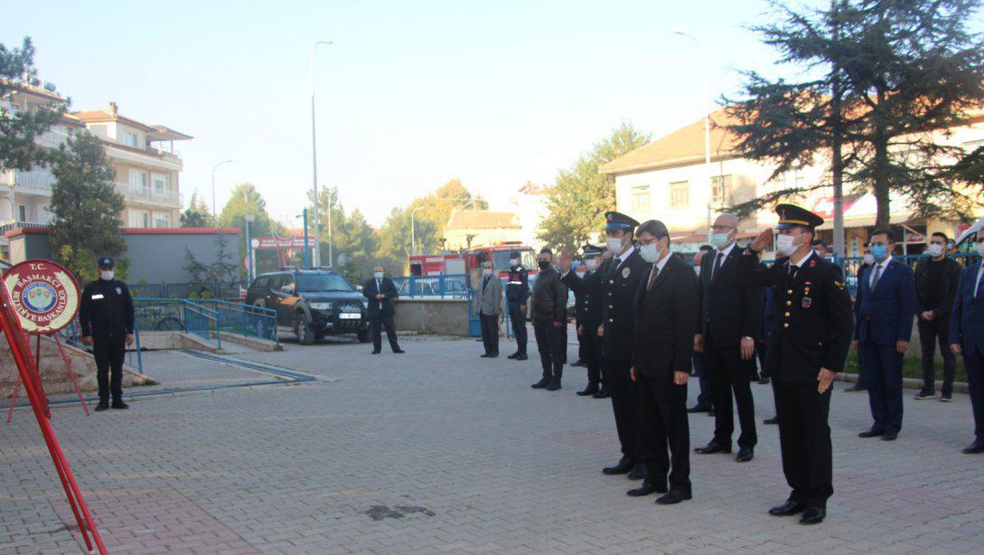 10 Kasım Atatürk'ün Vefatının 82.Yıldönümü Münasebetiyle Çelenk Sunma Töreni Gerçekleştirildi.