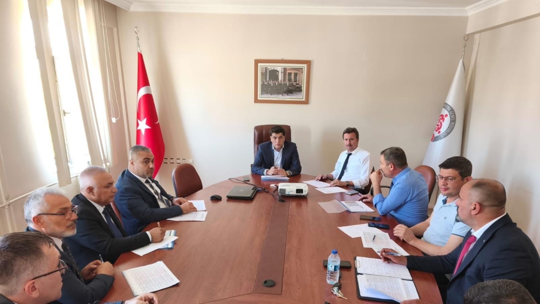 KAYMAKAMIMIZ SAYIN BİLAL ÇELİK BAŞKANLIĞINDA TAŞIMALI EĞİTİM TOPLANTISI GERÇEKLEŞTİRİLDİ