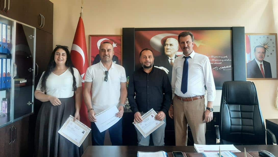ÖĞRETMENLERİMİZE BAŞARI BELGELERİ TAKDİM EDİLDİ
